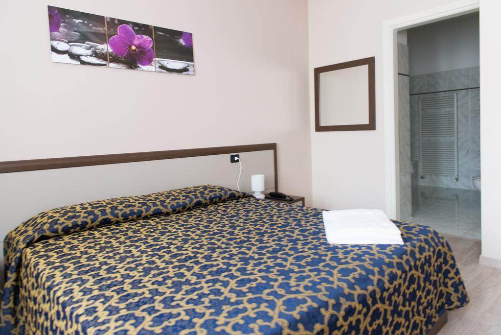 Locanda San Fiorenzo Fiorenzuola dʼArda Cameră foto